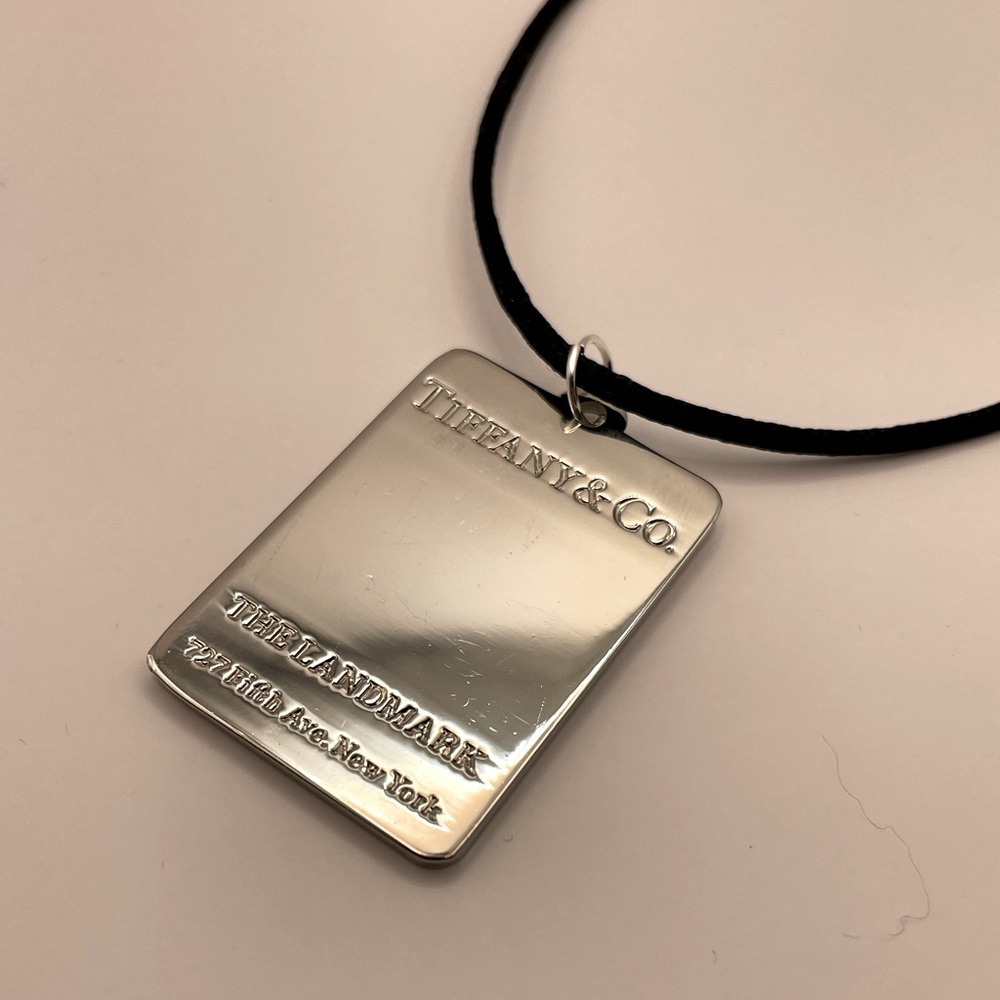 Rare Tiffany & Co The Landmark 727 Fifth Ave New York Pendant Necklace - Picture 2 of 6